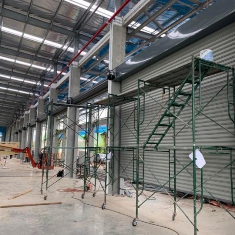 ติดตั้งประตูม้วนโกดังและโรงงาน